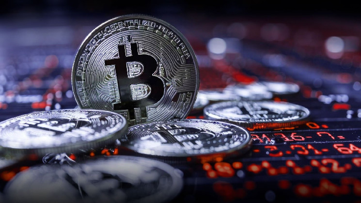 Bitcoin (BTC) Reclaims $98K, But There's Worrying Sign