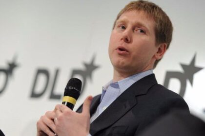 Decentralized AI Opportunity Is 'Bigger than Bitcoin,' Says DCG's Barry Silbert