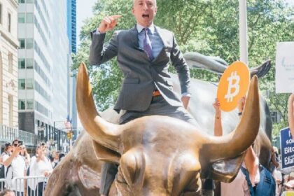 Bitcoin Rises as ‘Magnificent 7’ Earnings Fuel Risk-Taking