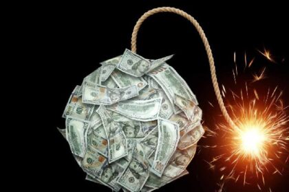 US Dollar Going Extinct—Bitcoin Set to Dominate Retail