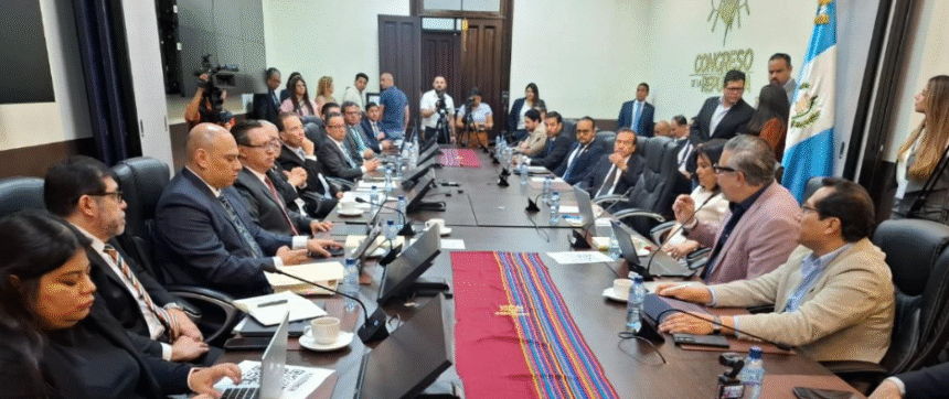 Guatemala progresses in Bitcoin regulation after a key dialogue between Congress and the Central Bank