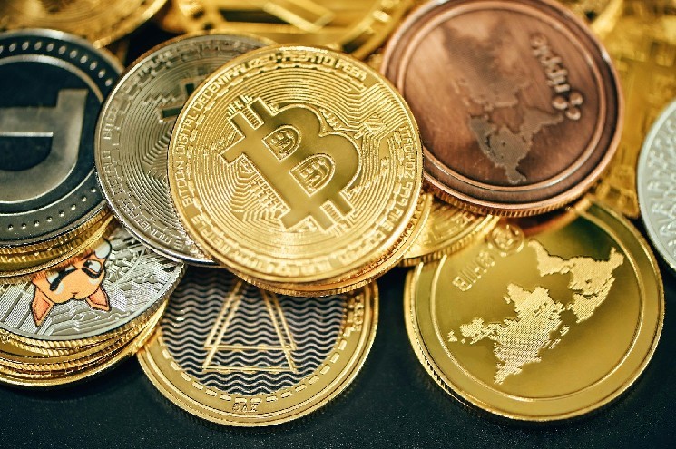 Leverage Meets Patience as Bitcoin Builds Toward a Breakout