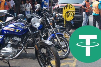 What is the experience of taking a mototaxi and paying with USDT in Venezuela?