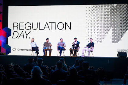 Mykolas Majauskas de Bybit conversando en el panel de Regulation Day 2025.