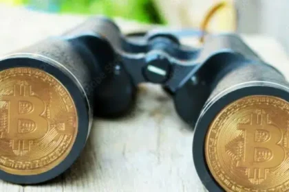 Largavistas con bitcoin estampados en sus visores.