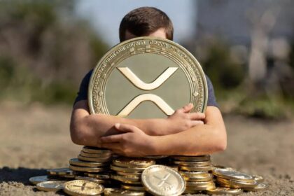 "Hold your XRP!" says investor who warns that the dollar will collapse