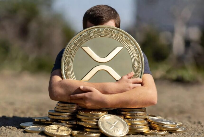 "Hold your XRP!" says investor who warns that the dollar will collapse