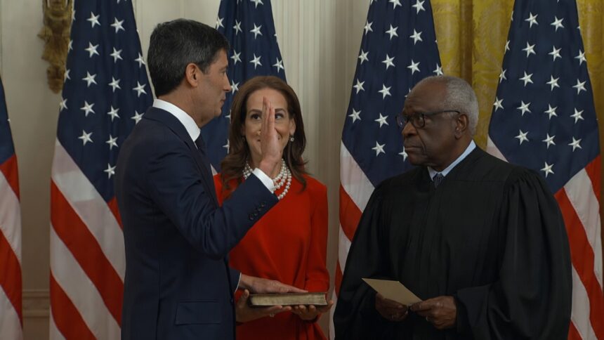 Bitcoiner Kevin Warsh sworn in as FED chairman