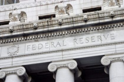 Fed minutes show most officials favored another rate hike by year end