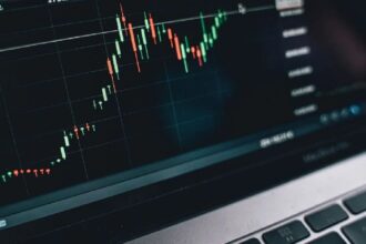 Solana Transfers 491,725 Tokens to Kraken Amid Market Buzz